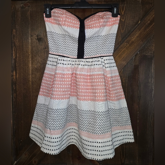 Strapless Patterned Dress - Picture 3 of 4